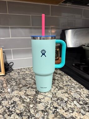 Hydro Flask Polar Plunge Mashup with Pink Straw